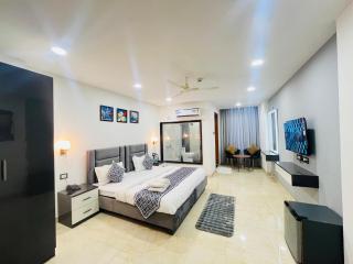 Hotel Silver Grand - Near Chattarpur Metro Station - 0