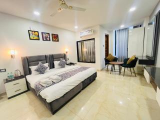 Hotel Silver Grand - Near Chattarpur Metro Station - 3