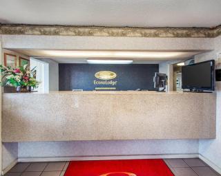 Econo Lodge Troy - 4