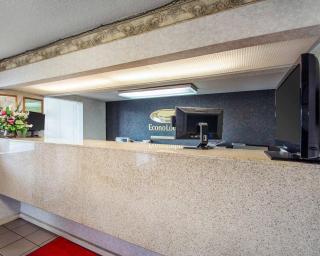 Econo Lodge Troy - 3