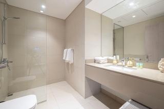 Stylish Waterfront 1BR SeaWorld Views Pool & Gym - 8