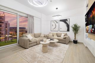 Stylish Waterfront 1BR SeaWorld Views Pool & Gym - 0