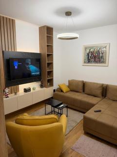 Seafront Serenity - 2BR Beach Walk Apartment - 9