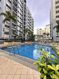NAIA Stay 1BR One Palm Tree Villas Newport Balcony - 8