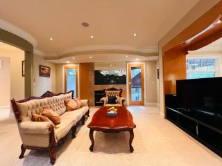 Luxury Van West Mansion Private 7BR 7 5BA Near DT for Groups - 5