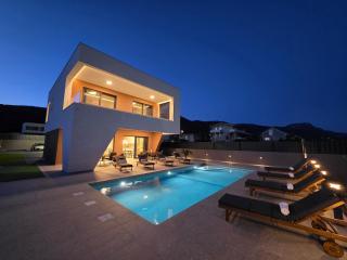 Villa 60 Degrees with heated pool and basketball court - 1