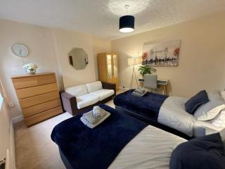 Heathrow Contractor 5-Bed, Sleep 5-9, Free Parking - 6