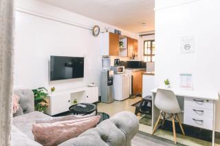 Cozy 1BR with Kitchen Balcony and Wi-Fi near CBD - 0