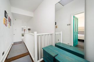 Spacious 3-bedroom Family Home & Garden - 6