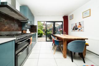 Spacious 3-bedroom Family Home & Garden - 1