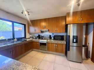 Modern LUX Ajijic 2 Bed Home -Fantastic Location -Bikes - Gym - Pickleball Court - 5