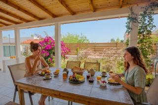 Peach Pine House - Escape Near City, Beach and Athens Airport - 2