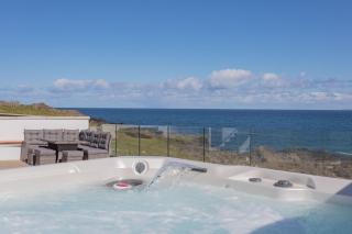 Mill House, Causeway Coast -from Water's Edge Stays - 4