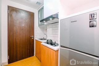 Comfort and Well Furnished Studio at Transpark Cibubur Apartment By Travelio - 4