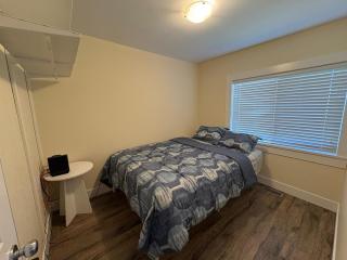 Vancouver Hub - 6 km to Downtown - Free Parking & Central - 1