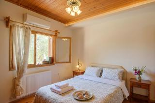 Peach Pine House - Escape Near City, Beach and Athens Airport - 1