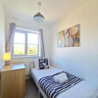 Spacious 3BR House Parking Garden Sleeps 6 - Rothley - 8