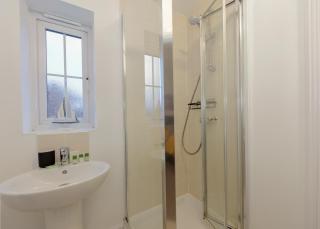 Spacious 3BR House Parking Garden Sleeps 6 - Rothley - 3
