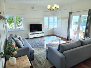 Bay Vista Cottage by the BnB Collection - 8
