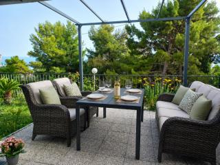 Unique residence with garden and sea view - 0