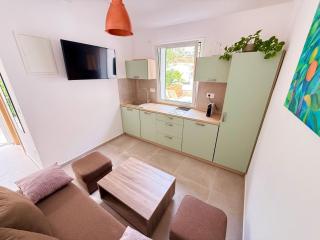 Villa Ella - swimming pool, garden, baby friendly - 4