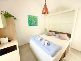 Villa Ella - swimming pool, garden, baby friendly - 8