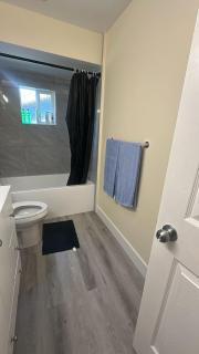 Central Vancouver Guest House- 10 Mins to Downtown, Transit Access , Free Parking - 3