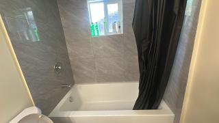 Central Vancouver Guest House- 10 Mins to Downtown, Transit Access , Free Parking - 2