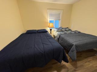 Central Vancouver Guest House- 10 Mins to Downtown, Transit Access , Free Parking - 1