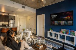 Near Art District with Gym Pool and Free Parking - 9