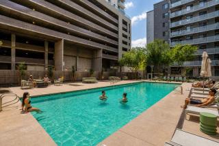 Near Art District with Gym Pool and Free Parking - 3