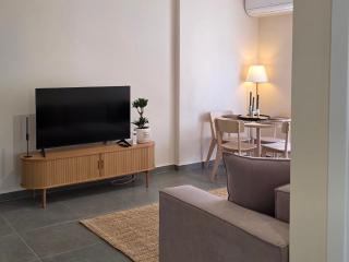 Troy's Seaview Apartment - 2