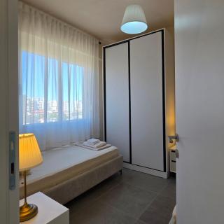 Troy's Seaview Apartment - 6