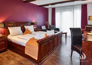 Riverside Hotel - 8