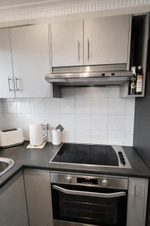 Cozy and Central 1 Bedroom Apartment Brisbane - 3