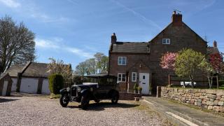 Beautiful 3 Bed Near Alton Towers, Polar Bears, Peak District - 1