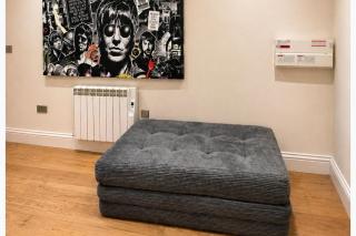 Contemporary Cottage - Sleeps 4 plus Patio - 5