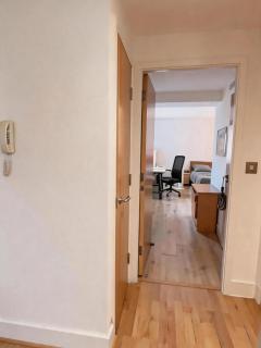 Convenient apartment in the heart of London City - 8