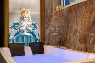 Private spa cinema free parking - 7