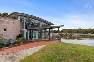 Your Own Pub near Murray - Sleeps 21 - Torrumbarry - 7