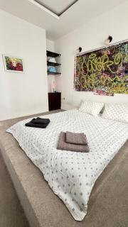 Artsy Loft Vibes - 4