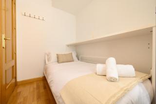 PRA10 - Piso de 2 dormitorios con balcón y 2 baños, en el centro de Madrid - Alquiler temporal - 2