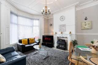 OG Stays- 4bedroom house, sleeps 8, Near Nissan & Stadium of light - 8