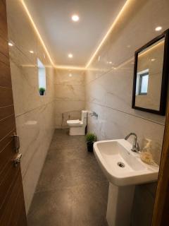 Crown Guest House - 4