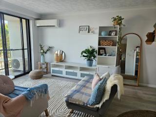 Mermaid Beach Apartment - 1