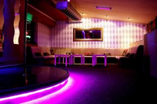 Villa X Budapest with Private Jacuzzi and Sauna - 3