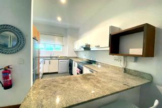 Spacious Two-Bedroom Apartment by the Beach - 6