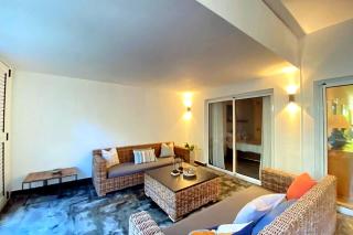 Spacious Two-Bedroom Apartment by the Beach - 5