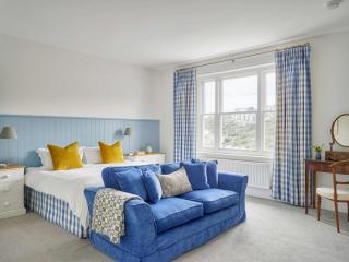 Luxury Coastal Cottage with Harbour Views - 6