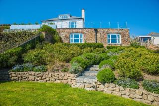Luxury Coastal Cottage with Harbour Views - 9